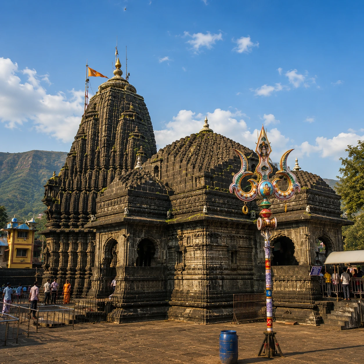 त्र्यंबकेश्वर मंदिर आणि ब्रह्मगिरी पर्वत