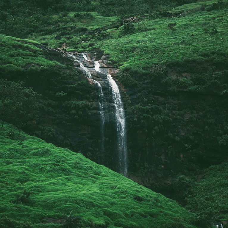 अंजनेरी पर्वतावरील निसर्गरम्य दृश्य